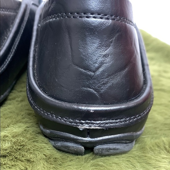 Men’s Sleek Black Slip-On Loafers with Moccasin Stitching - Picture 7 of 13